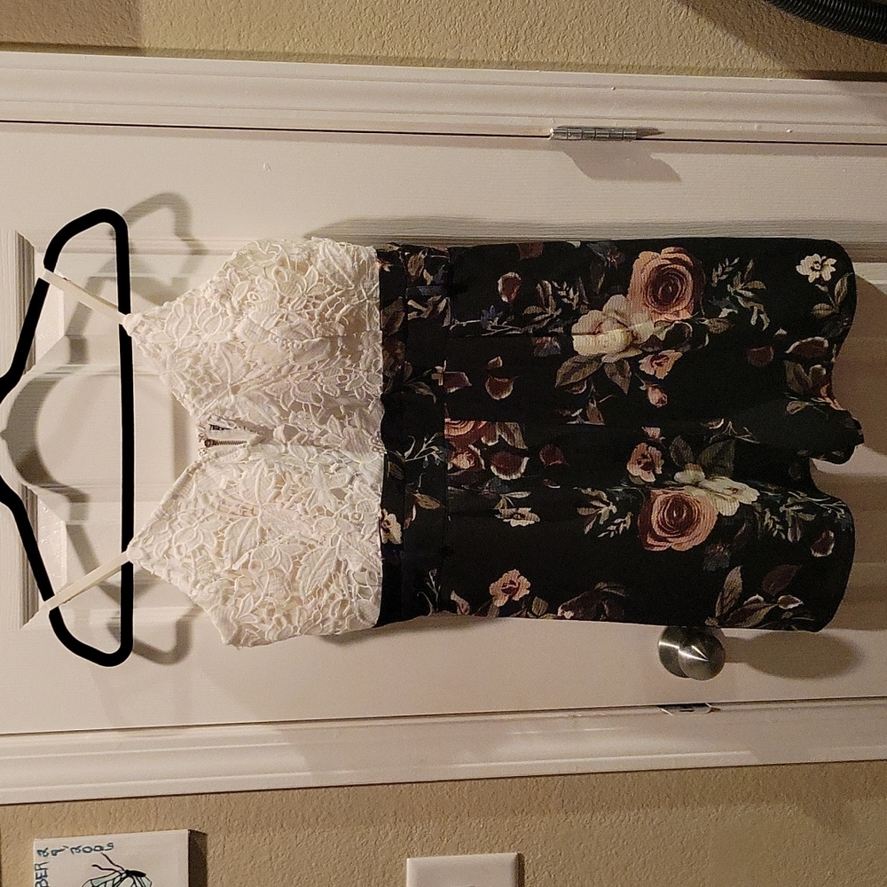 NWT 205 Collins floral romper